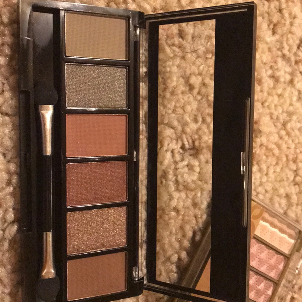 Makeup bundle - Picture 2 of 4